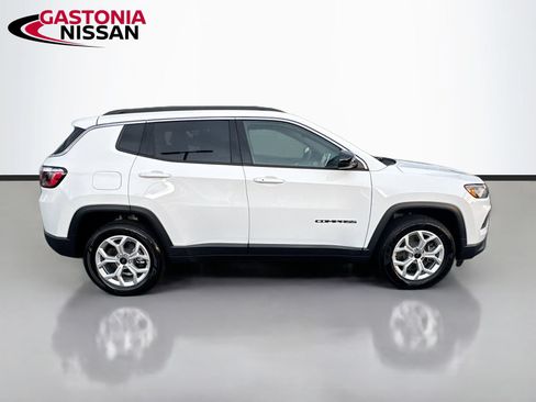 Used 2025 Jeep Compass Latitude AWD/4WD image 10