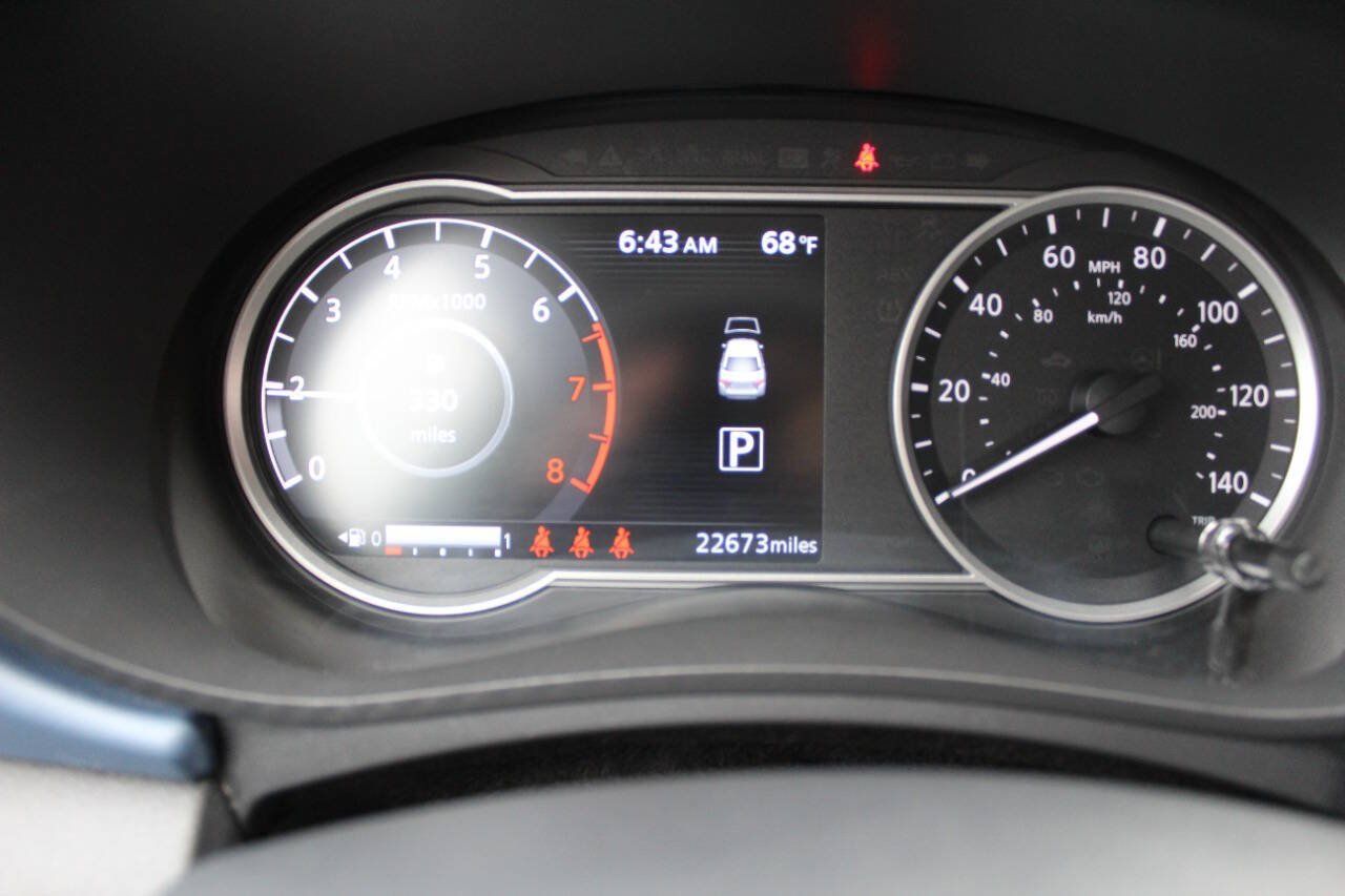 Used 2025 Nissan Versa SV FWD image 9