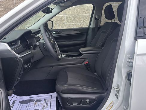 Used 2023 Jeep Grand Cherokee L Laredo w/ Luxury Tech Group I image 5