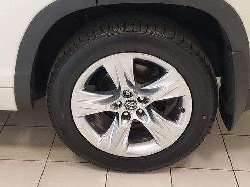 Used 2017 Toyota Highlander Limited AWD/4WD image 26