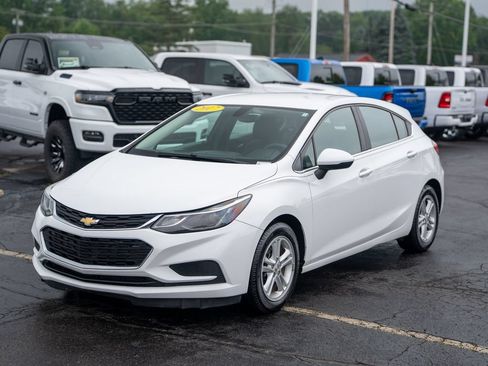 Used 2017 Chevrolet Cruze LT w/ Convenience Package FWD image 2