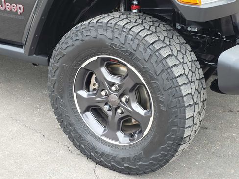 Certified 2022 Jeep Gladiator Rubicon w/ LED Lighting Group image 12