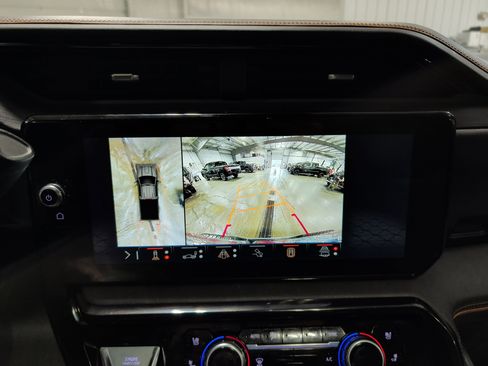 Used 2025 GMC Sierra 2500 AT4 w/ AT4 Premium Plus Package AWD/4WD image 15