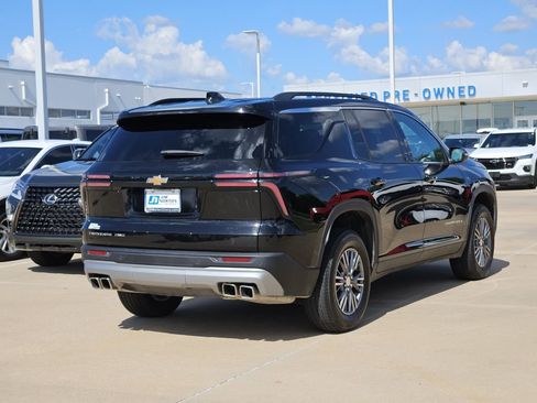 Used 2025 Chevrolet Traverse LT AWD/4WD image 9