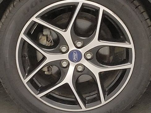 Used 2015 Ford Focus SE w/ SE Sport Package image 31