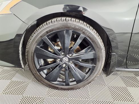 Used 2022 Nissan Altima 2.5 SR w/ Midnight Edition Package FWD image 7