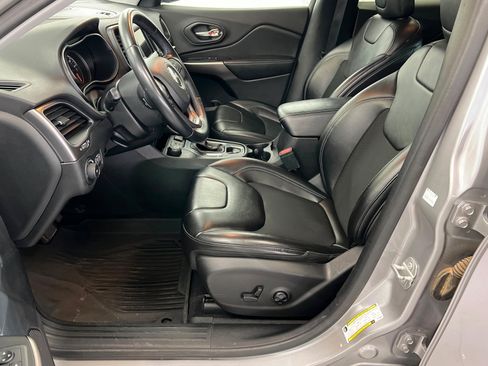 Used 2019 Jeep Cherokee Latitude Plus w/ Trailer Tow Group image 18