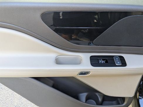 Used 2024 Lincoln Aviator AWD w/ Premium Package image 24