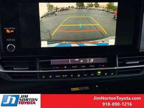 Used 2025 Toyota Sienna Limited AWD/4WD image 18
