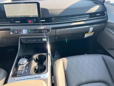 New 2026 Kia Carnival EX FWD image 10