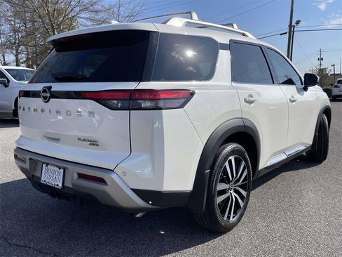 Used 2024 Nissan Pathfinder Platinum w/ Cargo Package image 3