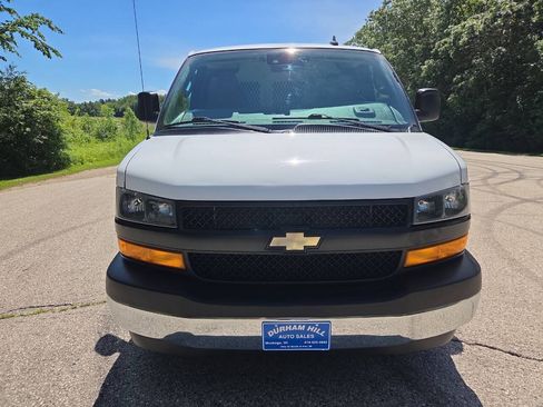 Used 2020 Chevrolet Express 3500 w/ Driver Convenience Package RWD image 9