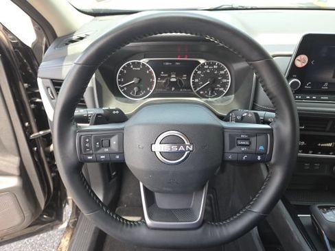 Used 2025 Nissan Rogue SV AWD/4WD image 11