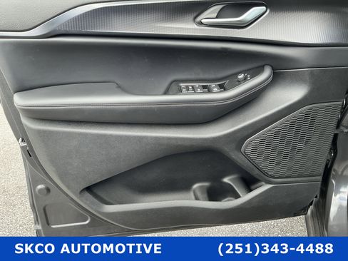 Used 2024 Jeep Grand Cherokee Altitude image 12