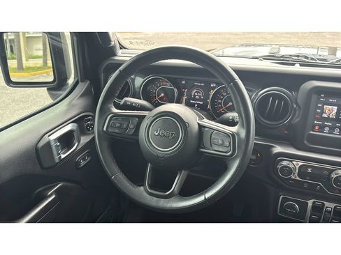 Used 2022 Jeep Gladiator Sport AWD/4WD image 25