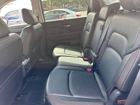 Used 2022 Nissan Pathfinder SL w/ SL Black Package image 15