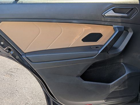 Used 2022 Volkswagen Tiguan SE image 30