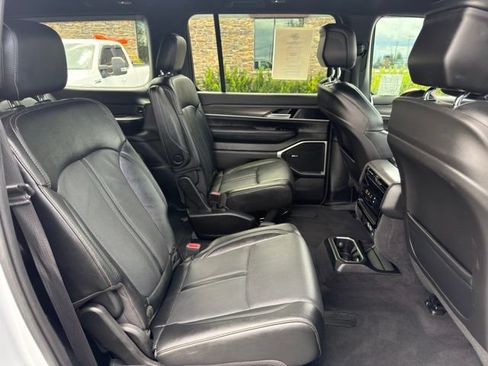 Used 2024 Jeep Wagoneer Series II AWD/4WD image 29