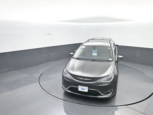 Used 2018 Chrysler Pacifica Touring-L Plus w/ Tire & Wheel Group FWD image 24