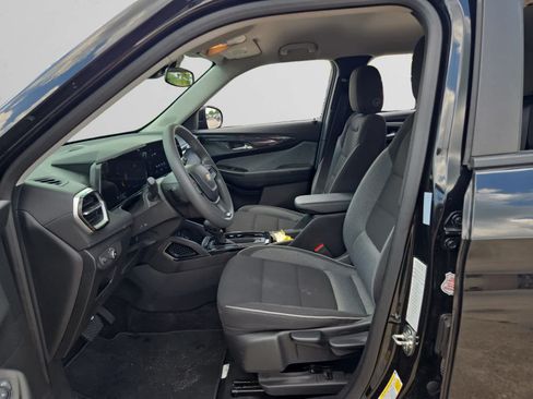 Used 2025 Chevrolet TrailBlazer LT AWD/4WD image 9