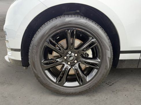 Used 2023 Land Rover Range Rover Velar R-Dynamic S image 9