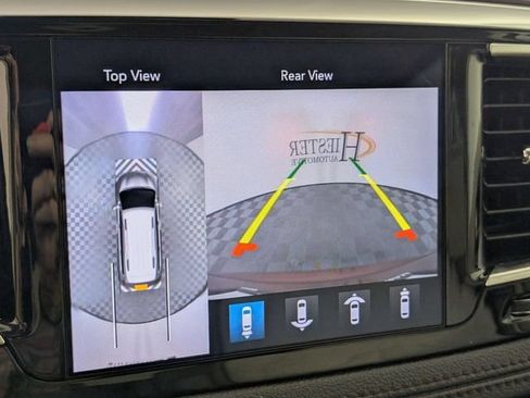 Used 2018 Chrysler Pacifica Limited w/ Tire & Wheel Group FWD image 22