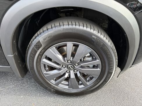 Used 2022 Nissan Pathfinder SV w/ SV Premium Package image 12