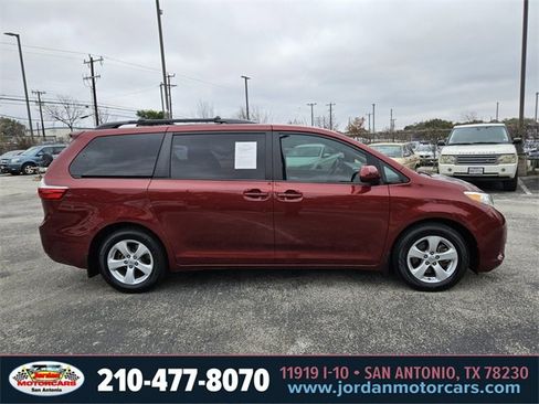 Used 2017 Toyota Sienna LE image 6