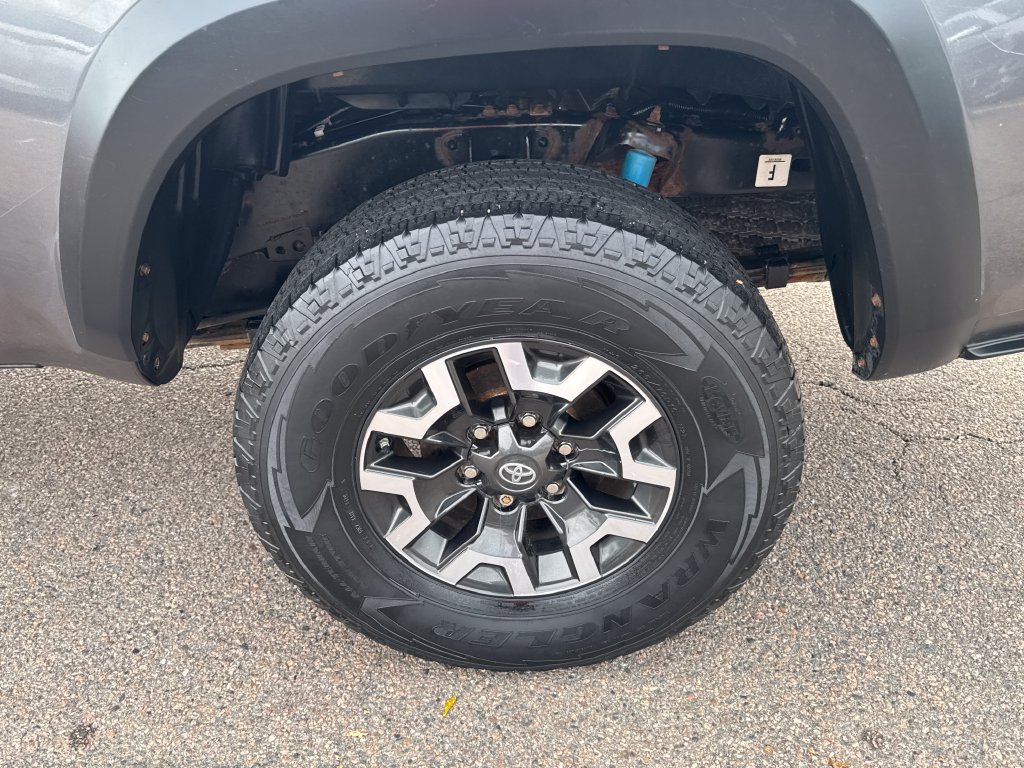 Used 2020 Toyota Tacoma TRD Off-Road w/ Technology Package AWD/4WD image 37