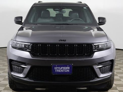 Used 2023 Jeep Grand Cherokee Altitude image 10