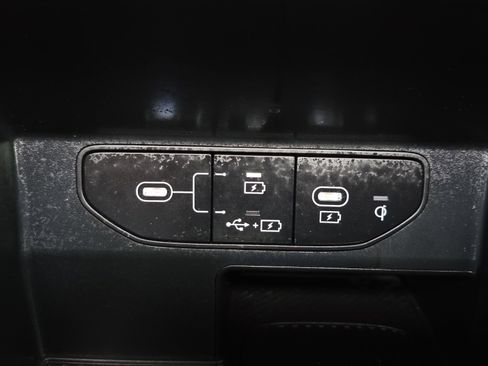 Certified 2025 Kia Sorento S w/ Panoramic Sunroof Package image 19