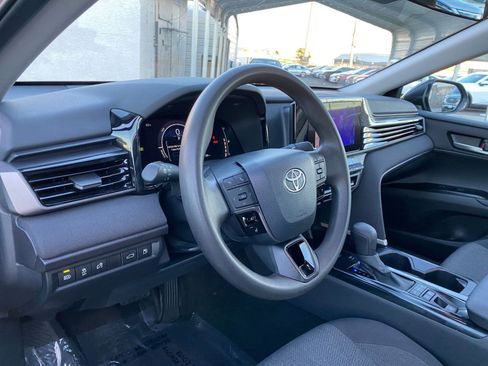 Used 2025 Toyota Camry LE image 34