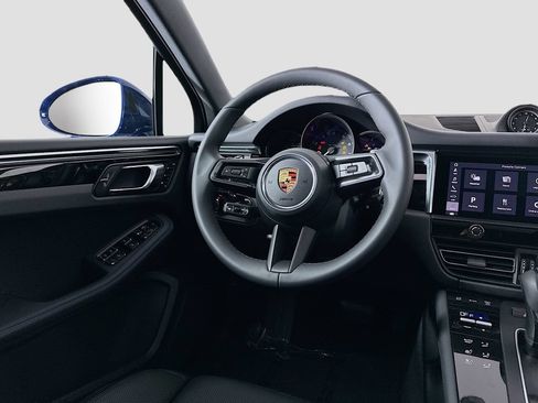 Certified 2026 Porsche Macan AWD/4WD image 21