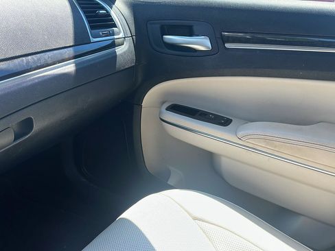 Used 2016 Chrysler 300 C RWD image 23
