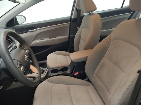 Used 2020 Hyundai Elantra SE FWD image 17