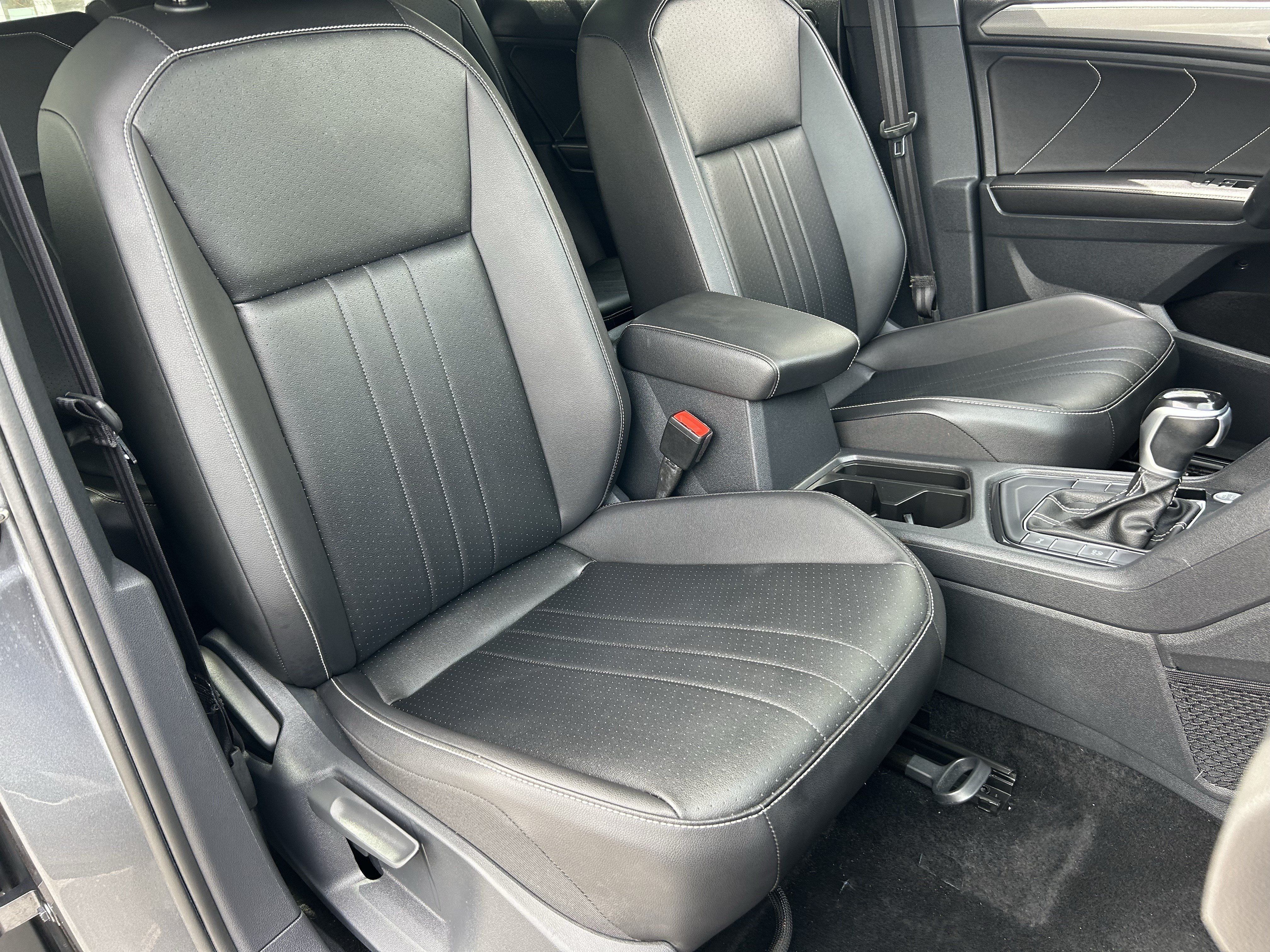 Used 2024 Volkswagen Tiguan SE R-Line FWD image 8