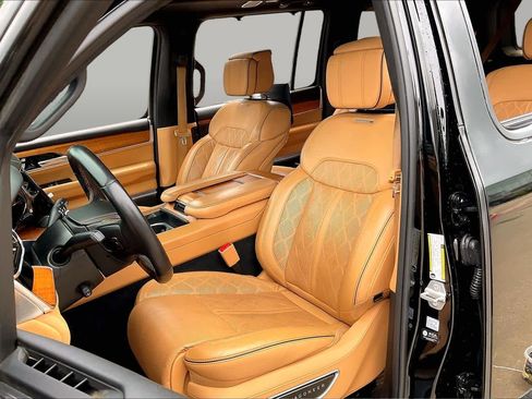 Used 2022 Jeep Grand Wagoneer Series III w/ Rear Seat Video Group 1 AWD/4WD image 8