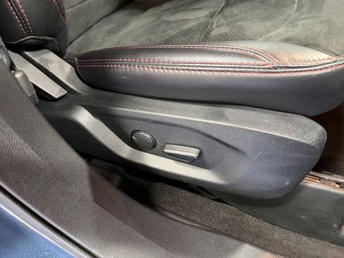 Used 2019 Ford Explorer XLT w/ Equipment Group 202A AWD/4WD image 17
