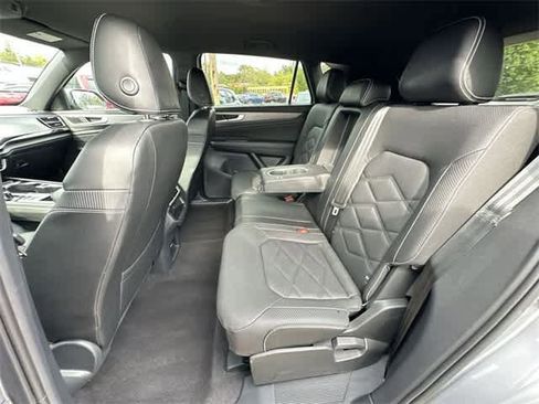 Used 2024 Volkswagen Atlas Cross Sport SE image 18