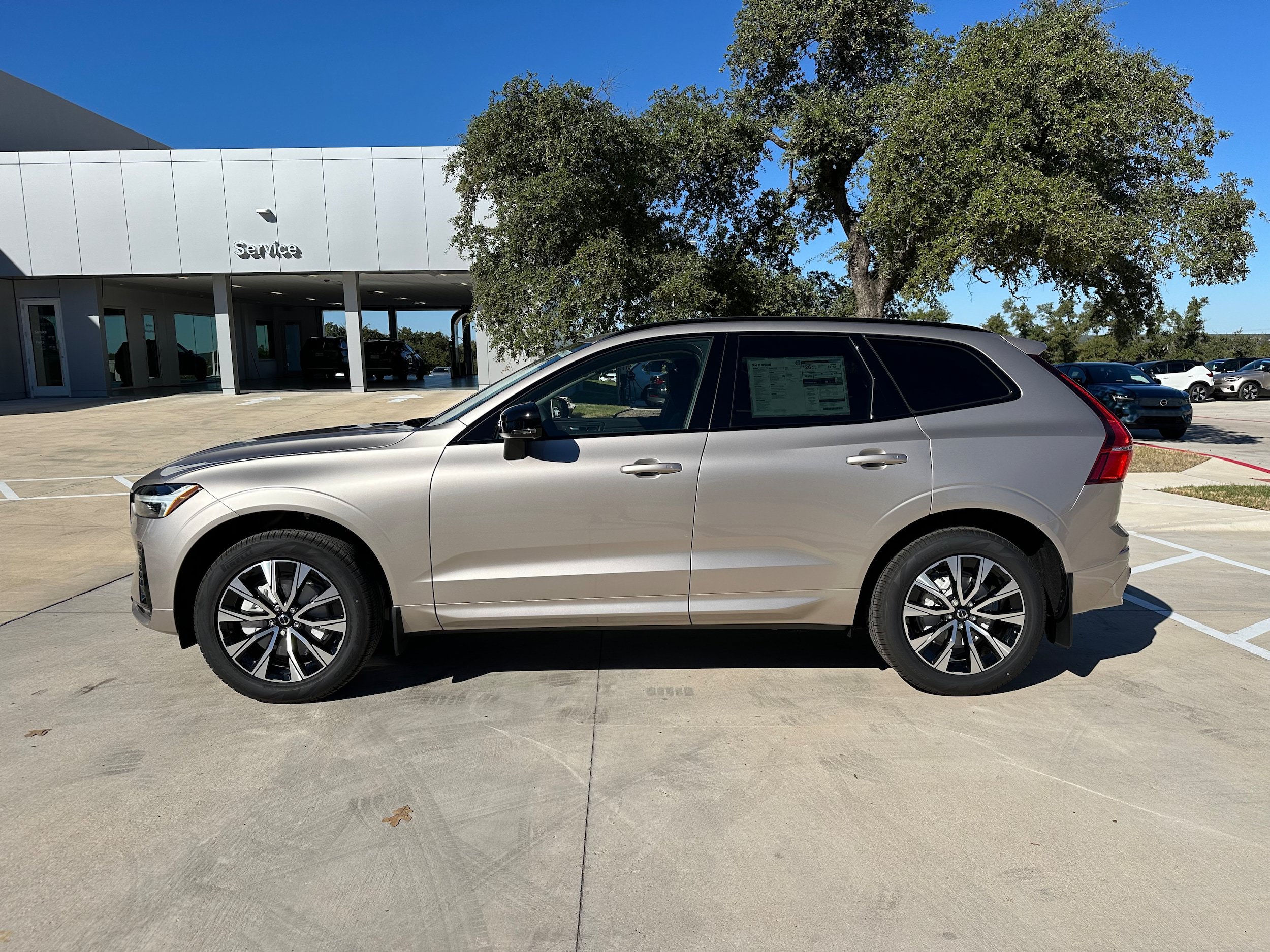 Used 2025 Volvo XC60 B5 Core w/ Protection Package Premier AWD/4WD image 3