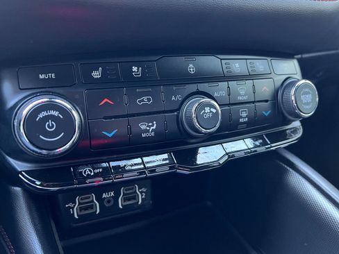 Used 2023 Dodge Durango GT image 28