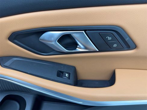 Used 2025 BMW 330i xDrive Sedan w/ Premium Package image 49