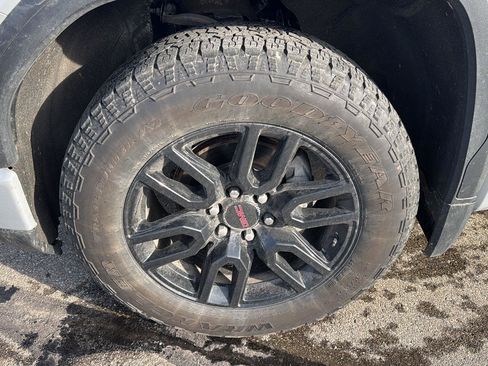 Used 2024 GMC Sierra 1500 Elevation image 11