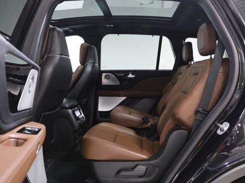 Used 2023 Lincoln Aviator Reserve w/ Equipment Group 201A AWD/4WD image 34
