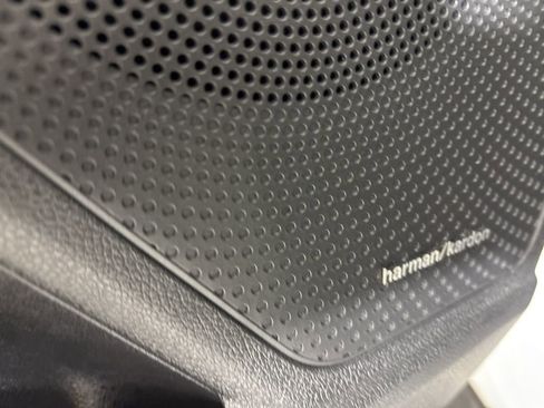 Used 2022 Kia Niro EX image 16