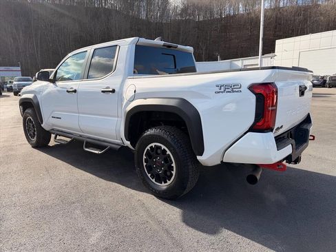 Used 2024 Toyota Tacoma TRD Off-Road w/ TRD Off Road Upgrade Package image 7