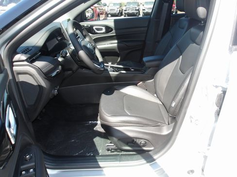 New 2025 Jeep Compass Limited w/ High Altitude Package image 12