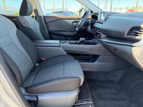 Used 2023 Nissan Rogue SV image 12