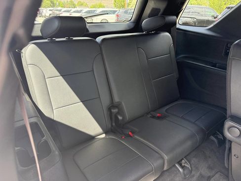 Used 2023 Chevrolet Traverse LT w/ LT Premium Package AWD/4WD image 21