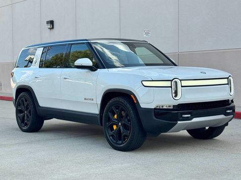 Used 2022 Rivian R1S Launch Edition image 2